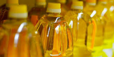 Natural Virgin 100% Olivenöl. Wir befinden uns in Kamerun.