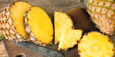 Vietnamesische Ananas Ananas sind tropische Früchte, die reich an