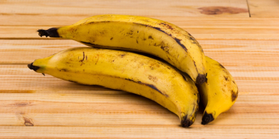 A Ta Qua banán plantainok gyakran keményebbek, mint a