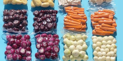 Gemüse, geschält und vakuumverpackt: Zwiebeln, geschält: - weiß 2,5