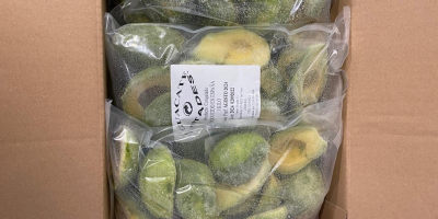 Половине авокада, ољуштене, без семенки, замрзнуте, упаковане у вреће