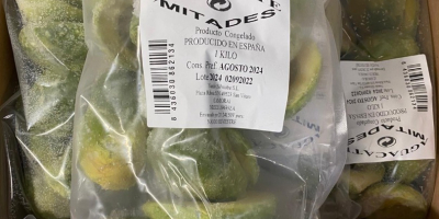 Половинки авокадо, белени, без семки, замразени, опаковани в чували