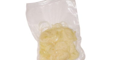 Verkaufe geschnittene weiße und rote Zwiebeln, luftdicht verpackt. Mengen