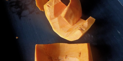 Продајем ољуштену бундеву бамбино и Отилијин број телефона [phone]