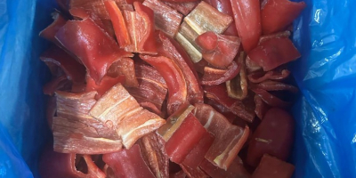 Замрзнуте црвене паприке, тракице, продају се на 20.000 кг,