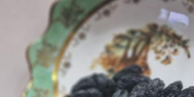 Üzbegisztáni fekete mazsola, természetes módon, napon szárított szőlőből készül.