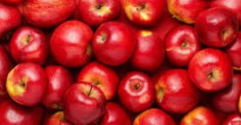 măr proaspăt frumos, cu aromă frumoasă, disponibil la prețuri
