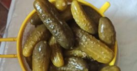 Предлагаем маринованные огурцы, идеально подходящие для салатов и салатов,