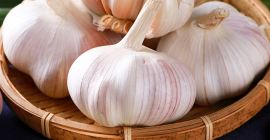 Богат питательными веществами чеснок: каждые 100 граммов воды, содержащей