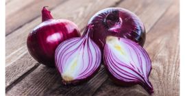 На продају црвени лук и свеже убран лук Стуттгартер,