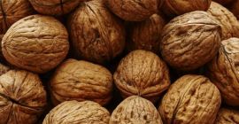 Ще купувам орехи на дребно и на едро (от