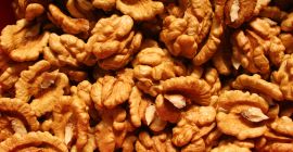 Compriamo noci (noci) in qualsiasi quantità (da 200 kg).