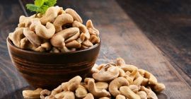 avem un teren mare de nuci de caju în