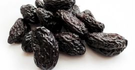 Stanley-Pflaumen mit und ohne Kern zu verkaufen. Ohne Samen,
