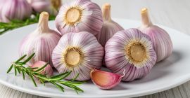 Мы продаём свежий, высококачественный фиолетовый чеснок, выращенный в Аргентине.