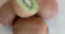 Органично зелено киви, много сладко, напълно без пестициди, средно